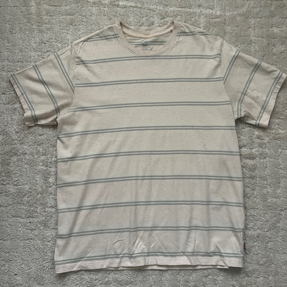 Levi’s Essential Peach Tee